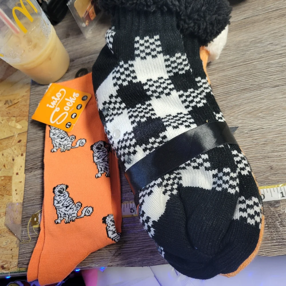 3 Pair Ladies Halloween Socks‎ NEW Fuzzy Slippers w Grips A27